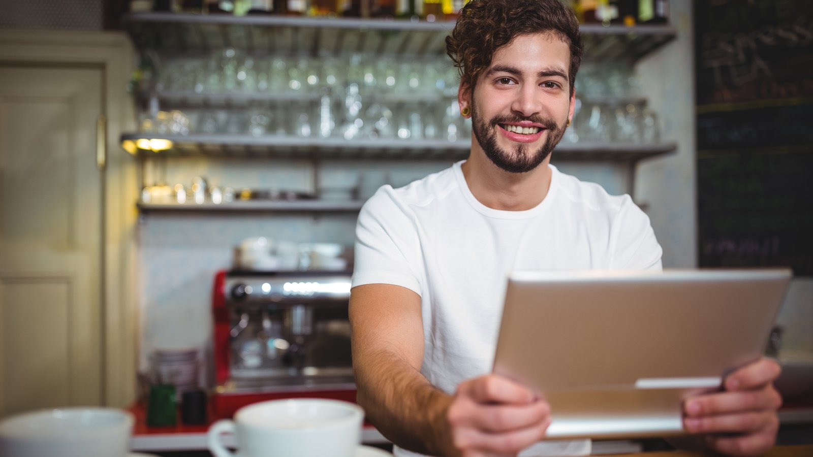 Ofirox: punto de venta, campañas con IA y guías para emprendedores Blog Local Anuncios Portada